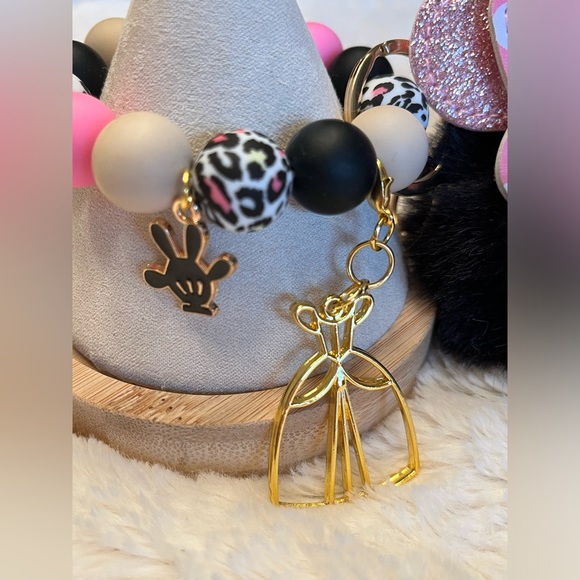 🎀Minnie Mouse Keychain Wristlet. 
Silicone beaded bracelet with black Pom Pom. - Picture 3 of 6